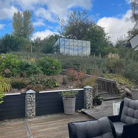 Oasis With Terrace And Sloping Garden Vakantiehuis